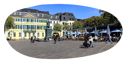Münsterplatz Bonn – Station Entartete Kunst Blick auf den Münsterplatz in Bonn mit historischem Gebäude und Außengastronomie